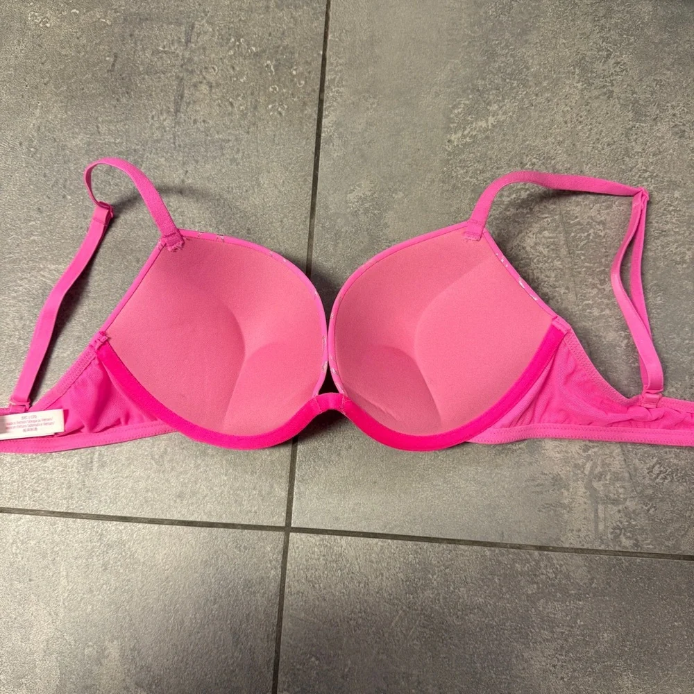 PINK Victoria’s Secret Wear Everywhere Super Push Up Bra Neon Silver Script 32C - Picture 3 of 6